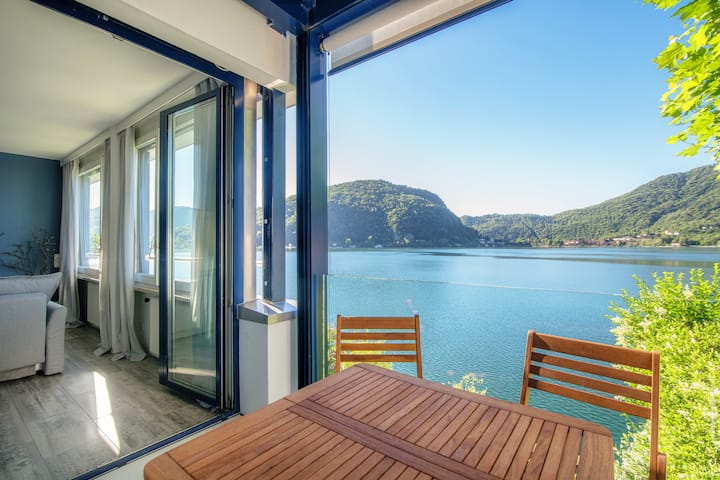 Apt. 180° lake view (La Finestra Blu)