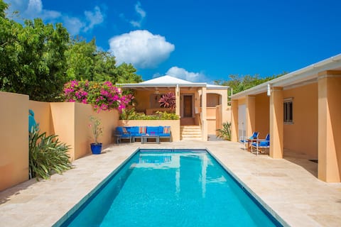 Modern home, w/ pool & 2-mins to beach!