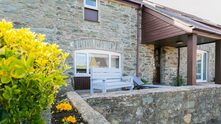 Y Stabal- Barn Conversion On The Beach - Holyhead