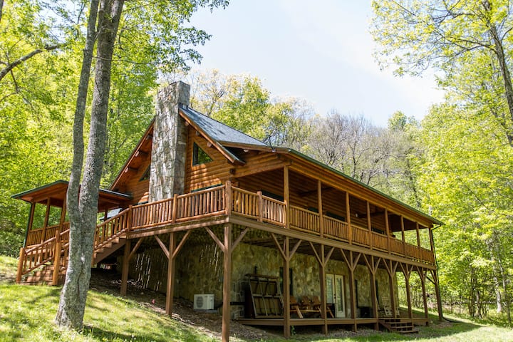 Log Cabin In Wooded Scenery Near Downtown Boone - Boone, NC