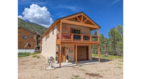 Downtown RR! - Hot Tub - Firepit - Bunkroom -