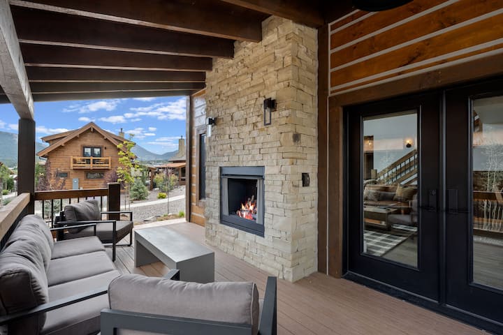 Elk Haven! Jacuzzi & Fireplace, Two Large Patios! - Estes Park, CO