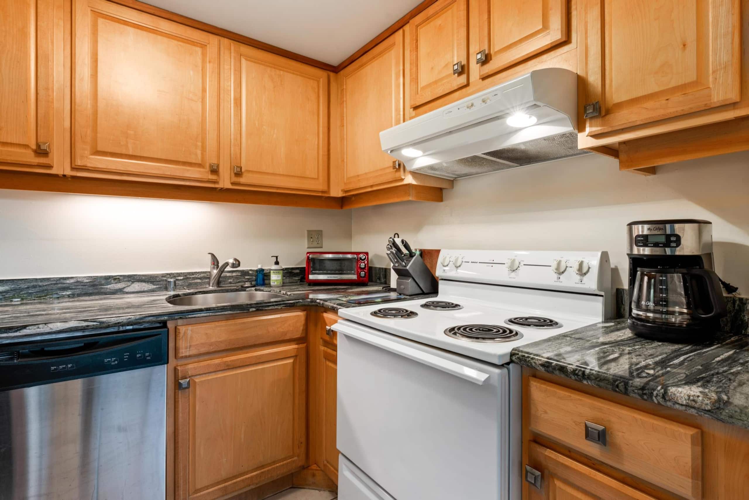 Condo in Kailua-Kona · ★4.38 · 1 bedroom · 2 beds · 1 bath - Image 10