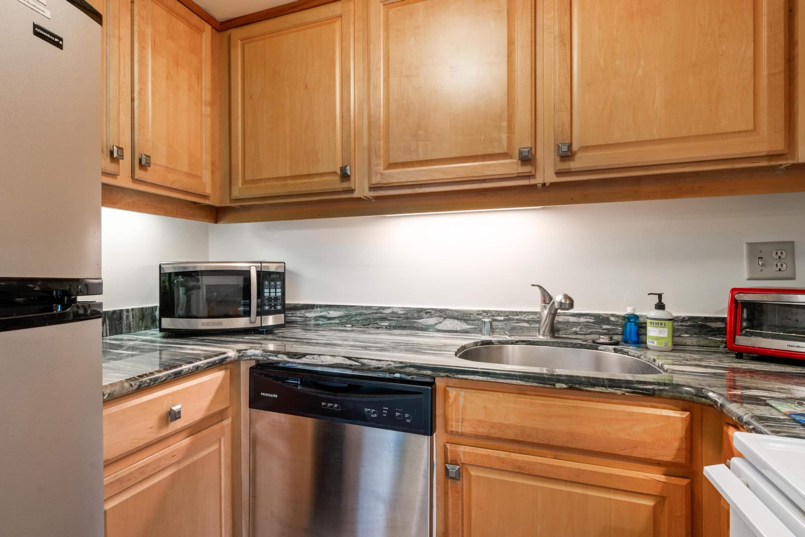 Condo in Kailua-Kona · ★4.38 · 1 bedroom · 2 beds · 1 bath - Image 12