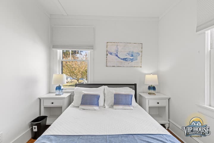 Dormitorio con cama queen en el primer piso