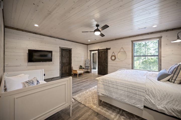 King Bed with Day Bed