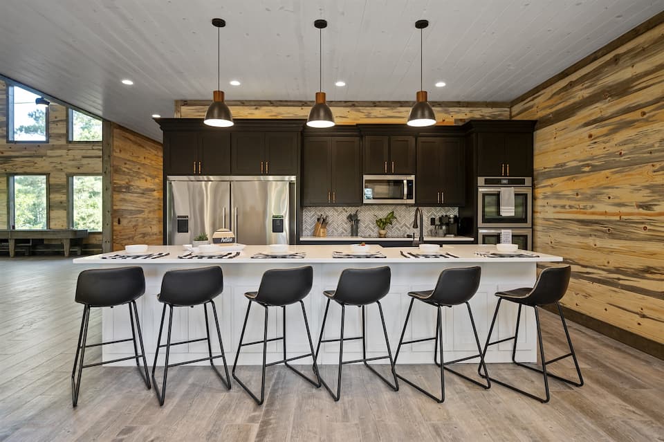 Fully equipped chef's kitchen
