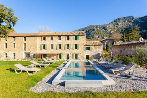 Unique Provençal villa in a paradise place