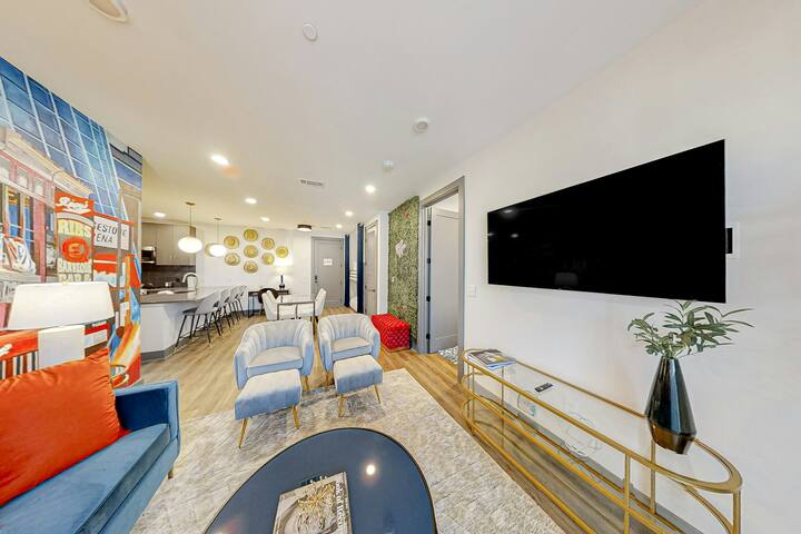 Modern 3BR 2nd-Floor | Balcony | Elevator gallery image 3