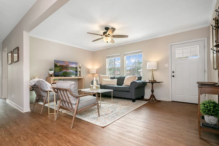 Snappy's Haus | Kitchen| Children And Pets - Fredericksburg, TX