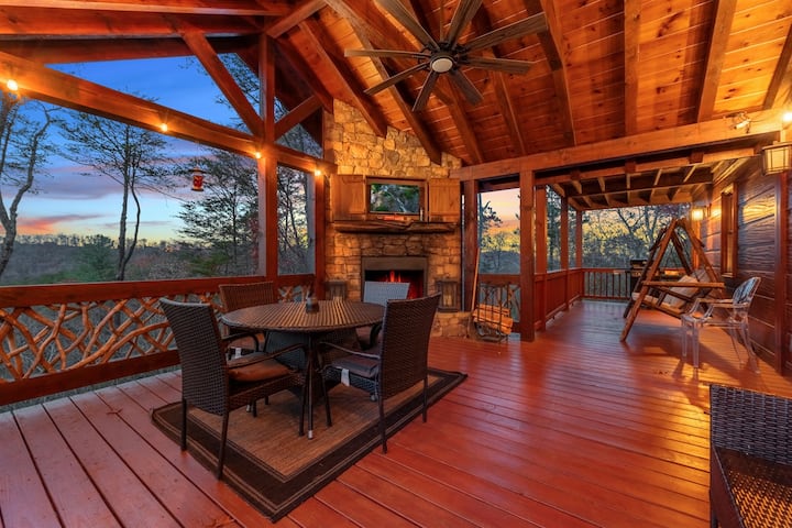 Spacious scenic deck