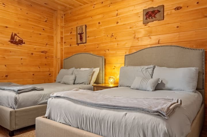 Pohodlná a súkromná – táto izba na nižšom poschodí pohodlne ubytuje 2 – 4 osoby.