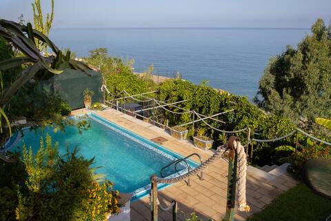 Villa with Sea View Pool