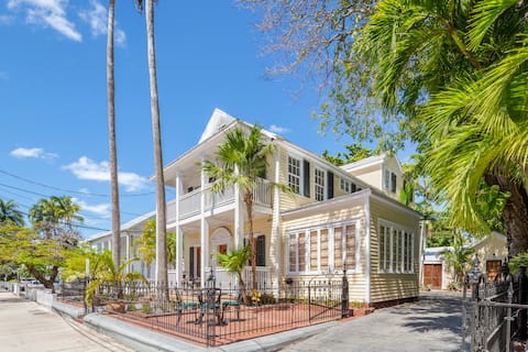 Classic Key West - Grand home in Old Town location