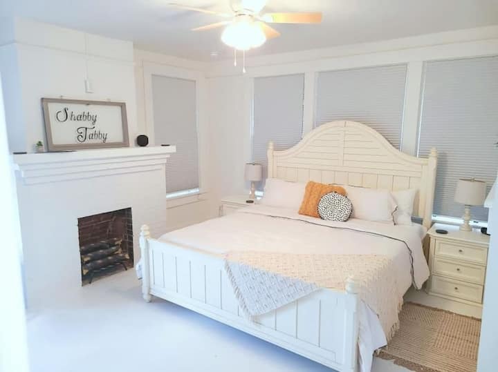 1 Bdrm Upstairs Unit Near Downtown W/ Free - Hot Springs, AR