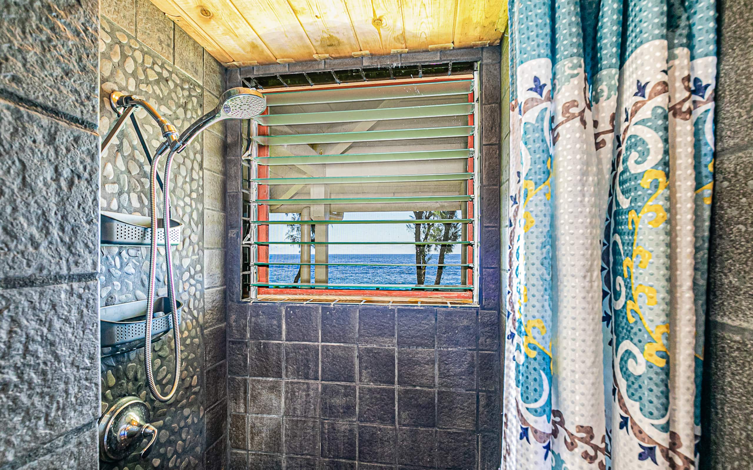 Home in Keaau · ★4.59 · 3 bedrooms · 3 beds · 2 baths - Image 10