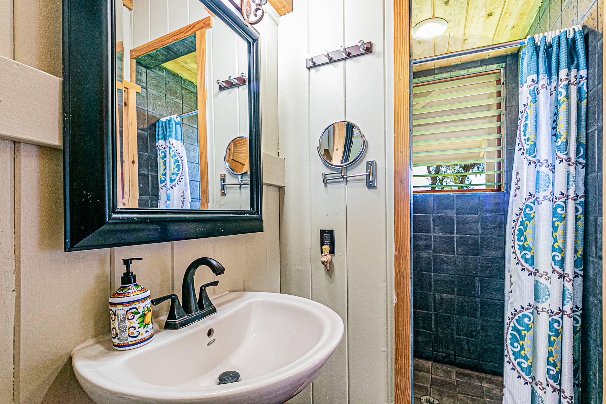 Home in Keaau · ★4.59 · 3 bedrooms · 3 beds · 2 baths - Image 9