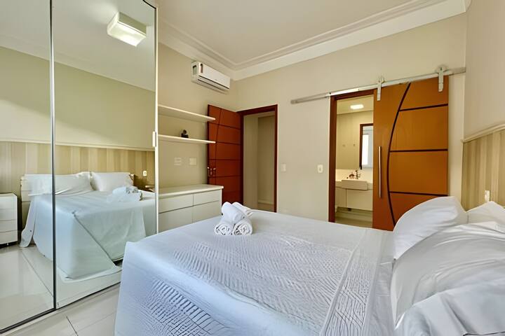 Comfort 1 block from the beach and square/ up to 6 gallery image 4