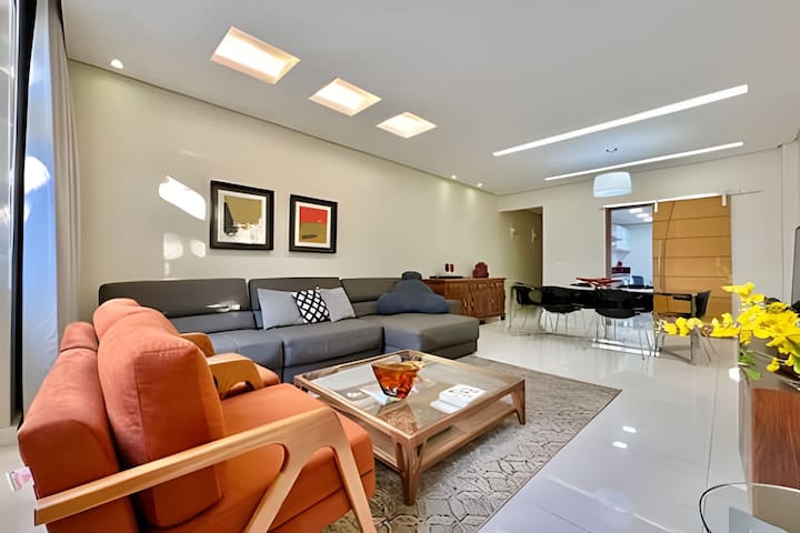 Comfort 1 block from the beach and square/ up to 6