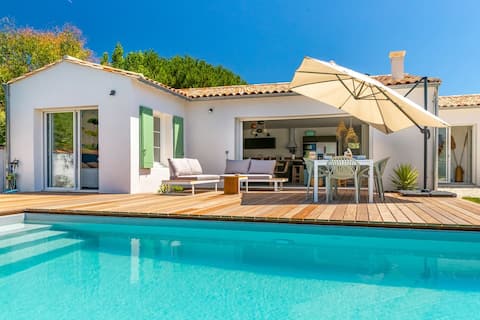 Magnificent Charming Villa with swimming pool