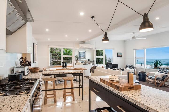 Costal Breeze by Palm Beach Holiday Rentals gallery image 2