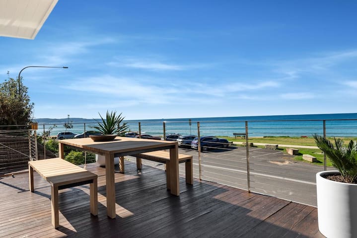 Costal Breeze by Palm Beach Holiday Rentals