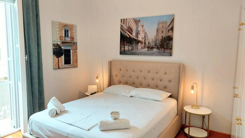Elegant apartment under the Acropolis