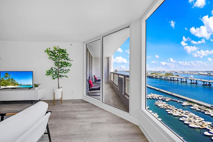Waterfront Long-stay | Private Balcony | Staycozy - Miami