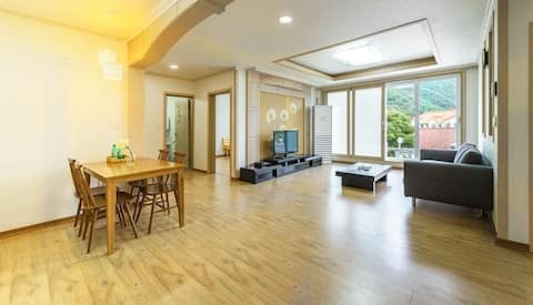 Suitable for group use, pleasant room, house of peace