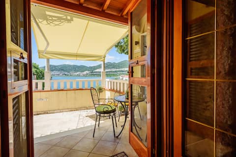 Top Airbnb: Apartment Jadranka with Sea View in Rogotin in Grad Ploče