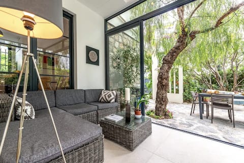 Successful Airbnb property: Villa with Secluded Garden - Beach, Port & Centre in Vallauris