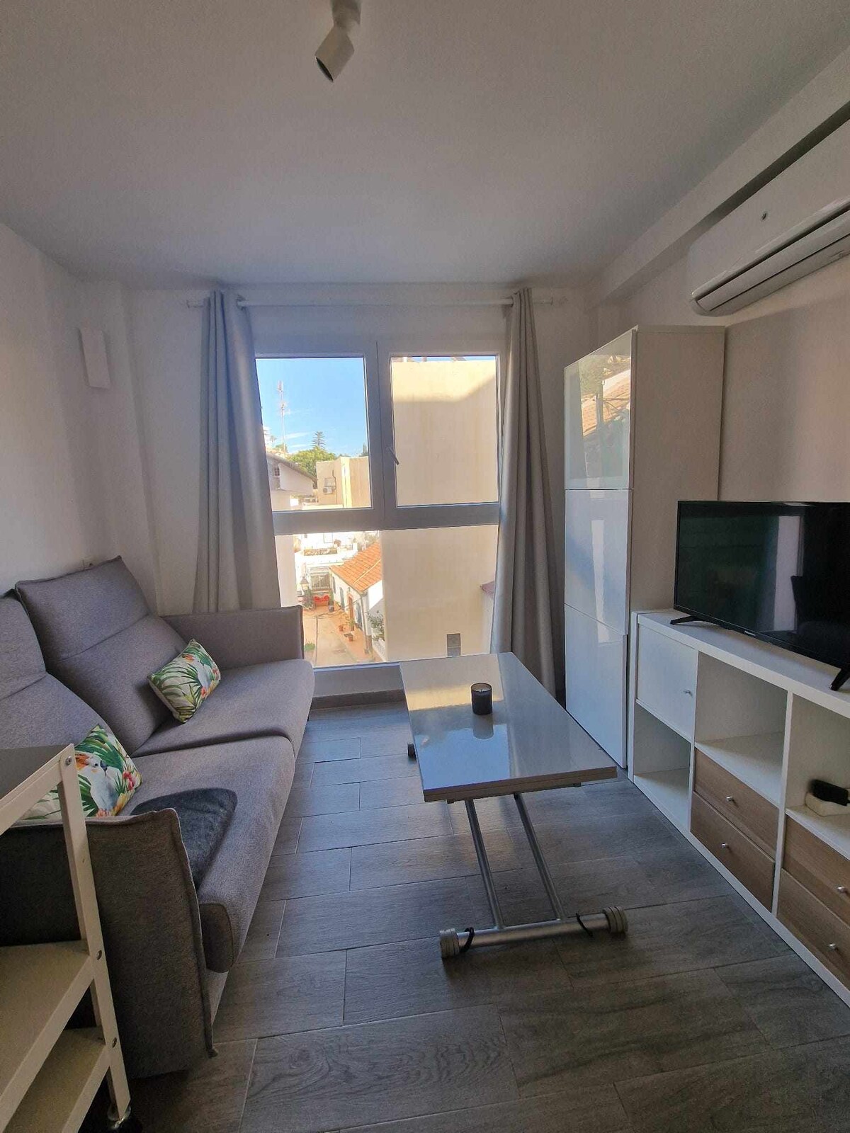 Successful Airbnb property: Rincon de la Sonrisa in front of the beach in Torre De San Telmo