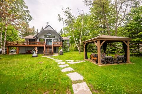 Lakefront Cottage with Cozy Cabin Appeal