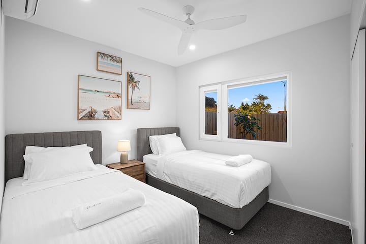 3rd Bedroom- 2 King Single Beds & Smart TV