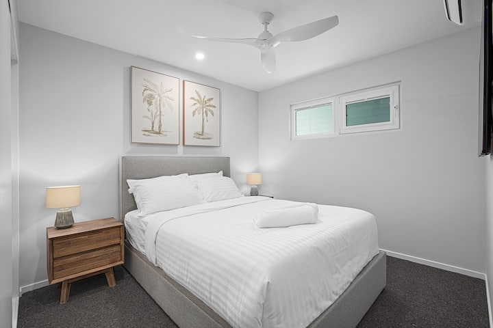 2nd Bedroom- Queen Bed & Smart TV