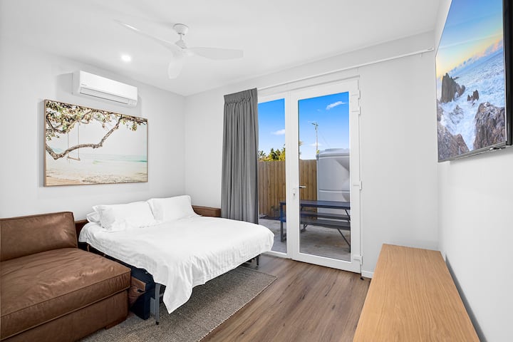 Media Room / 4th Bedroom- Double Sofa Bed & Smart TV