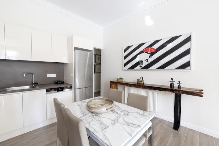 Ancient Athens Great Apt Home Office w/Acropolis V gallery image 4