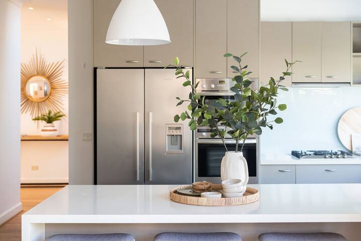 Hampton Haven Pool metres to the Beach gallery image 5