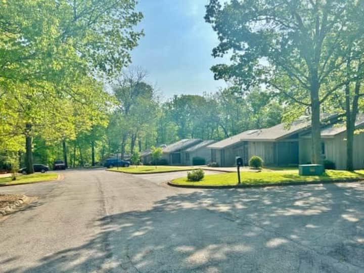 Trailside Cabin | Bike-in/bike-out - Bella Vista, AR