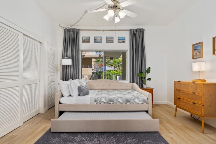 Гостинска соба-Трундл (брачен кревет (широк 180-220 см))