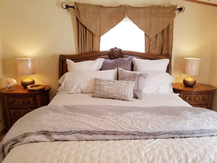 80+ Day Stays In 5 Kings Smarthouse❤️spa Bath + Jetted Tub  | Huge Bbq, Outdoor Sectional, Picnic Table & Firepit  | Pet Friendly Huge Fenced Yard |Smarttv Keurig Wd - Klamath Falls, OR