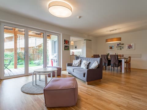 Very spacious apartment with garden