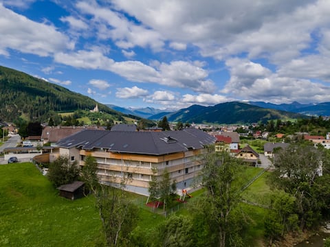 Very spacious apartment with garden
