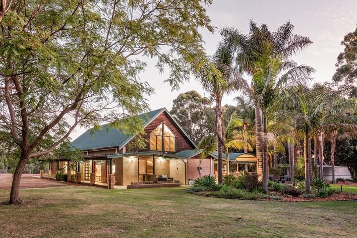 Trinder Retreat—Luxe Nature Escape + Alfresco Bath