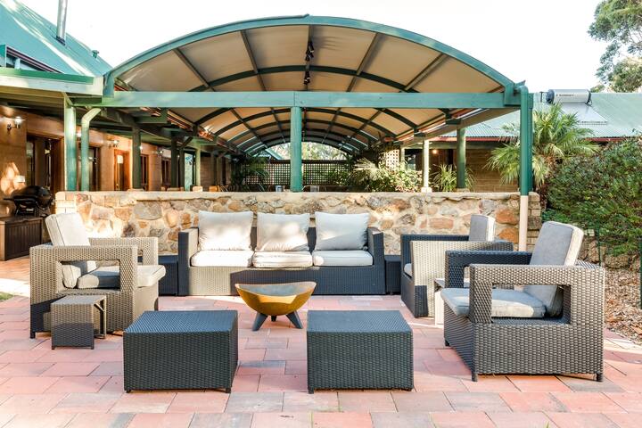 Trinder Retreat—Luxe Nature Escape + Alfresco Bath gallery image 4