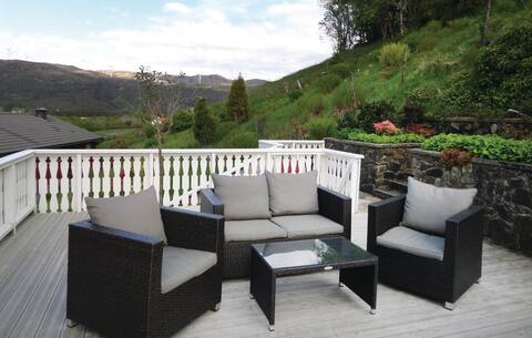 Gorgeous apartment in Fitjar with house sea view
