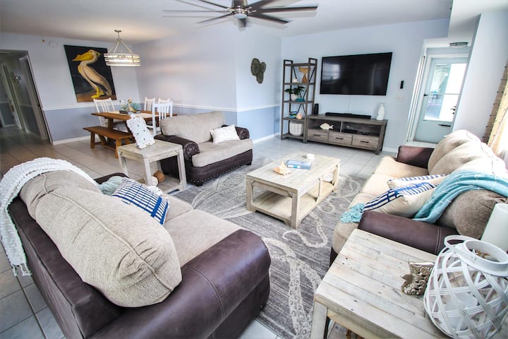 Ocean View, Family-friendly Condo Across From No-drive Beach! - Edgewater, FL