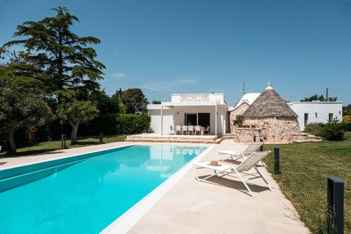 Design Trulli Sampaolo with private pool gallery image 2