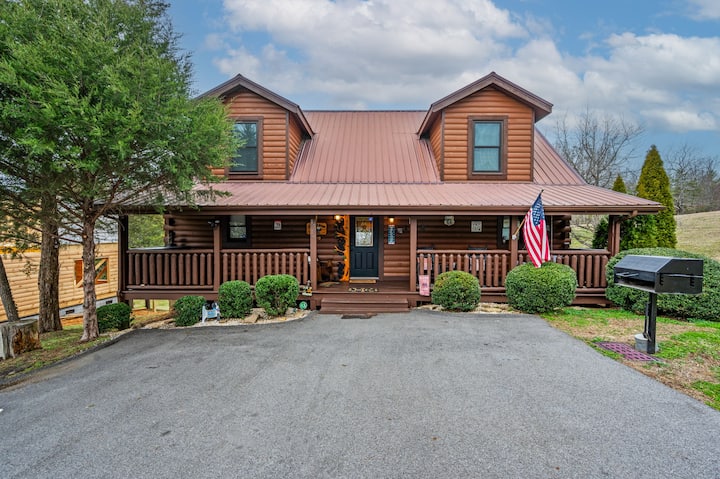 Pet-friendly Cabin, Close To Attractions, Hot Tub -