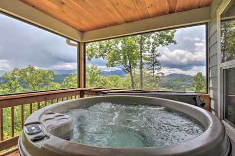 ‘Sky Blue Overlook’ - Hot Tub & Screened Porch!